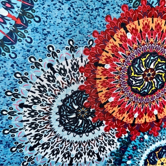 Medallion Print Vneck Tank Top - M - Picture 5 of 7